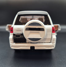 Load image into Gallery viewer, Explorafind 2020 Toyota Prado Pearl White 1:24 Die Cast Car