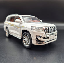 Load image into Gallery viewer, Explorafind 2020 Toyota Prado Pearl White 1:24 Die Cast Car