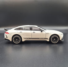 Load image into Gallery viewer, Explorafind 2021 Mercedes-Benz AMG GT63 White 1:24 Die Cast Car
