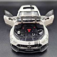 Load image into Gallery viewer, Explorafind 2021 Mercedes-Benz AMG GT63 White 1:24 Die Cast Car