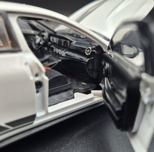 Load image into Gallery viewer, Explorafind 2021 Mercedes-Benz AMG GT63 White 1:24 Die Cast Car