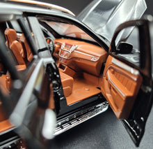 Load image into Gallery viewer, Explorafind 2021 Mercedes-Benz GLS 63 Black 1:24 Die Cast Car