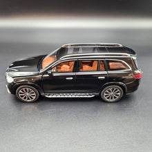 Load image into Gallery viewer, Explorafind 2021 Mercedes-Benz GLS 63 Black 1:24 Die Cast Car