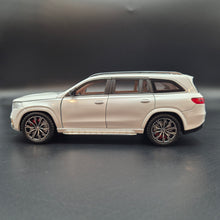 Load image into Gallery viewer, Explorafind 2021 Mercedes-Benz GLS 63 Pearl White 1:24 Die Cast Car