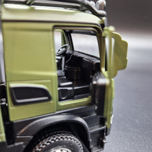 Load image into Gallery viewer, Explorafind 2021 Mercedes Nomadism Off Road RV Army Green 1:24 Die Cast Truck