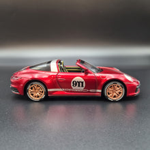 Load image into Gallery viewer, Explorafind 2021 Porsche 911 Targa 4S Metallic Red 1:32 Die Cast Car