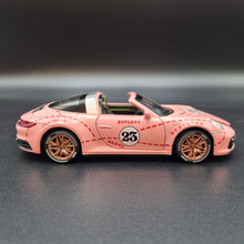 Load image into Gallery viewer, Explorafind 2021 Porsche 911 Targa 4S Pink 1:32 Die Cast Car
