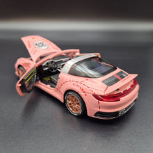 Load image into Gallery viewer, Explorafind 2021 Porsche 911 Targa 4S Pink 1:32 Die Cast Car
