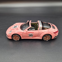 Load image into Gallery viewer, Explorafind 2021 Porsche 911 Targa 4S Pink 1:32 Die Cast Car