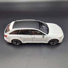 Load image into Gallery viewer, Explorafind 2022 Audi RS6 Avant White 1:24 Die Cast Car