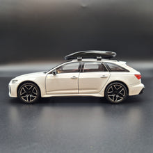 Load image into Gallery viewer, Explorafind 2022 Audi RS6 Avant White 1:24 Die Cast Car