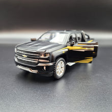 Load image into Gallery viewer, Explorafind 2022 Chevrolet Silverado 1500 Matte Black 1:32 Die Cast Pickup