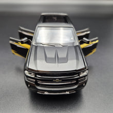 Load image into Gallery viewer, Explorafind 2022 Chevrolet Silverado 1500 Matte Black 1:32 Die Cast Pickup