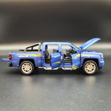 Load image into Gallery viewer, Explorafind 2022 Chevrolet Silverado 1500 Matte Blue 1:32 Die Cast Pickup