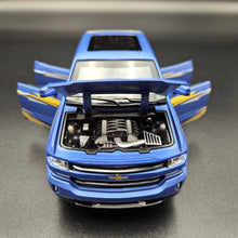 Load image into Gallery viewer, Explorafind 2022 Chevrolet Silverado 1500 Matte Blue 1:32 Die Cast Pickup