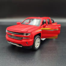 Load image into Gallery viewer, Explorafind 2022 Chevrolet Silverado 1500 Matte Red 1:32 Die Cast Pickup