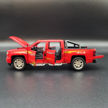 Load image into Gallery viewer, Explorafind 2022 Chevrolet Silverado 1500 Matte Red 1:32 Die Cast Pickup