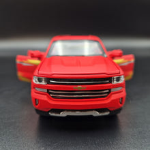 Load image into Gallery viewer, Explorafind 2022 Chevrolet Silverado 1500 Matte Red 1:32 Die Cast Pickup