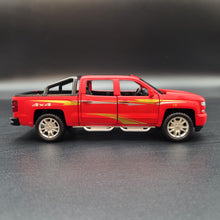 Load image into Gallery viewer, Explorafind 2022 Chevrolet Silverado 1500 Matte Red 1:32 Die Cast Pickup