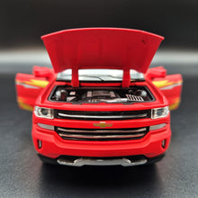 Load image into Gallery viewer, Explorafind 2022 Chevrolet Silverado 1500 Matte Red 1:32 Die Cast Pickup