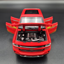 Load image into Gallery viewer, Explorafind 2022 Chevrolet Silverado 1500 Matte Red 1:32 Die Cast Pickup