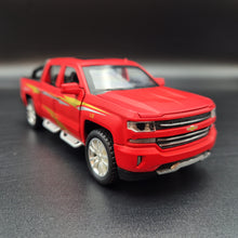 Load image into Gallery viewer, Explorafind 2022 Chevrolet Silverado 1500 Matte Red 1:32 Die Cast Pickup