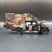 Load image into Gallery viewer, Explorafind 2022 Chevrolet Silverado Camper Black 1:32 Die Cast Camper Van
