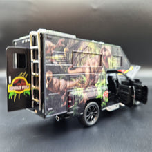 Load image into Gallery viewer, Explorafind 2022 Chevrolet Silverado Camper Black 1:32 Die Cast Camper Van