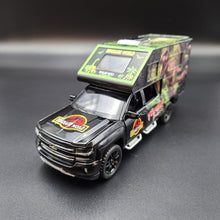 Load image into Gallery viewer, Explorafind 2022 Chevrolet Silverado Camper Black 1:32 Die Cast Camper Van
