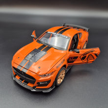 Load image into Gallery viewer, Explorafind 2022 Ford Mustang Shelby GT500 Orange 1:24 Die Cast Car