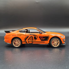 Load image into Gallery viewer, Explorafind 2022 Ford Mustang Shelby GT500 Orange 1:24 Die Cast Car