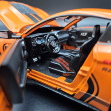 Load image into Gallery viewer, Explorafind 2022 Ford Mustang Shelby GT500 Orange 1:24 Die Cast Car