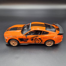 Load image into Gallery viewer, Explorafind 2022 Ford Mustang Shelby GT500 Orange 1:24 Die Cast Car