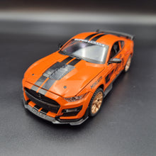 Load image into Gallery viewer, Explorafind 2022 Ford Mustang Shelby GT500 Orange 1:24 Die Cast Car