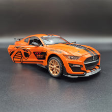 Load image into Gallery viewer, Explorafind 2022 Ford Mustang Shelby GT500 Orange 1:24 Die Cast Car