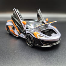 Load image into Gallery viewer, Explorafind 2022 McLaren 600LT Grey 1:32 Die Cast Car
