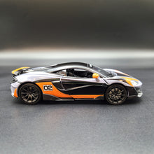 Load image into Gallery viewer, Explorafind 2022 McLaren 600LT Grey 1:32 Die Cast Car