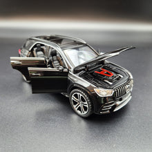 Load image into Gallery viewer, Explorafind 2022 Mercedes-Benz Maybach GLE 63 S Black 1:36 Die Cast Car