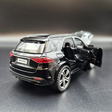 Load image into Gallery viewer, Explorafind 2022 Mercedes-Benz Maybach GLE 63 S Black 1:36 Die Cast Car