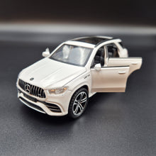 Load image into Gallery viewer, Explorafind 2022 Mercedes-Benz Maybach GLE 63 S White 1:36 Die Cast Car