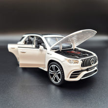 Load image into Gallery viewer, Explorafind 2022 Mercedes-Benz Maybach GLE 63 S White 1:36 Die Cast Car