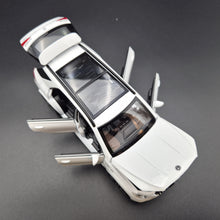 Load image into Gallery viewer, Explorafind 2022 Mercedes-Benz Maybach GLE 63 S White 1:36 Die Cast Car