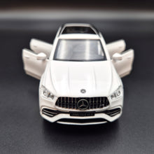 Load image into Gallery viewer, Explorafind 2022 Mercedes-Benz Maybach GLE 63 S White 1:36 Die Cast Car