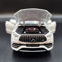 Load image into Gallery viewer, Explorafind 2022 Mercedes-Benz Maybach GLE 63 S White 1:36 Die Cast Car