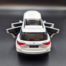Load image into Gallery viewer, Explorafind 2022 Mercedes-Benz Maybach GLE 63 S White 1:36 Die Cast Car
