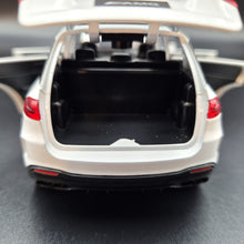 Load image into Gallery viewer, Explorafind 2022 Mercedes-Benz Maybach GLE 63 S White 1:36 Die Cast Car