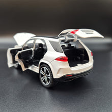 Load image into Gallery viewer, Explorafind 2022 Mercedes-Benz Maybach GLE 63 S White 1:36 Die Cast Car