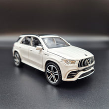 Load image into Gallery viewer, Explorafind 2022 Mercedes-Benz Maybach GLE 63 S White 1:36 Die Cast Car