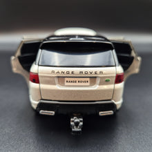 Load image into Gallery viewer, Explorafind 2022 Range Rover Sport Silver 1:32 Die Cast Car