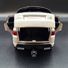 Load image into Gallery viewer, Explorafind 2022 Range Rover Sport Silver 1:32 Die Cast Car